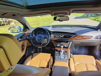 Audi RS6 Avant 560 ch — Break de prestige, V8 biturbo et technologie quattro — Miniatura 16