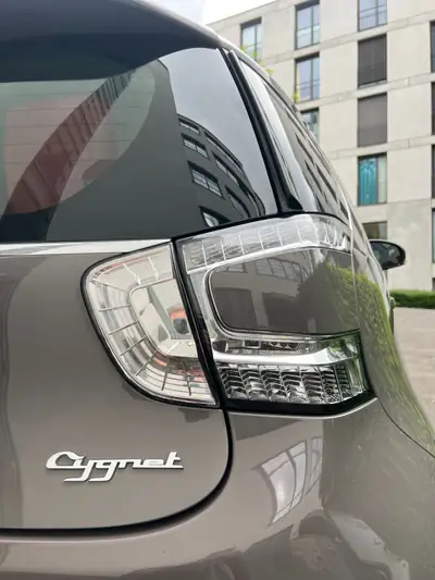 Aston Martin Cygnet — L'icône britannique compacte, 40 000 km seulement — intérieur