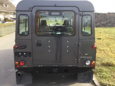 Land Rover Defender 110 SW — L'utilitaire légendaire, 9 places et moteur Td5 fiable — détail