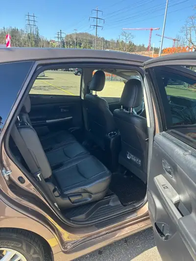 Toyota Prius+ 1.8 VVT-i HSD Sol Premium — 7 places, hybride économe, sans accident — Miniatura 8