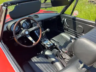 Alfa Romeo Spider Veloce 1977 — Roadster mythique, moteur 2.0 L enjoué — Innenraum