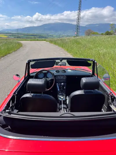 Alfa Romeo Spider Veloce 1977 — Roadster mythique, moteur 2.0 L enjoué — Armaturenbrett