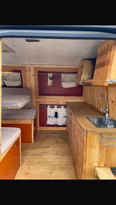 VW T5 Transporter Camper — Utilitaire aménagé diesel robuste, révision complète — Seitenansicht