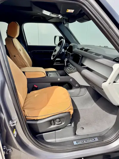 Land Rover Defender 2023 — SUV iconique diesel, 7'100 km seulement — détail