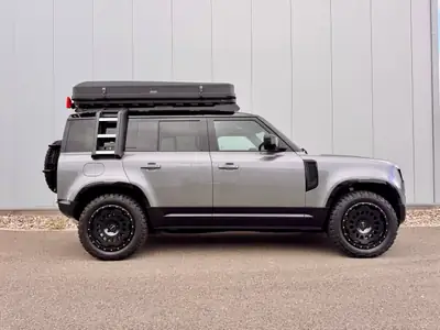 Land Rover Defender 2023 — SUV iconique diesel, 7'100 km seulement — Miniature 11