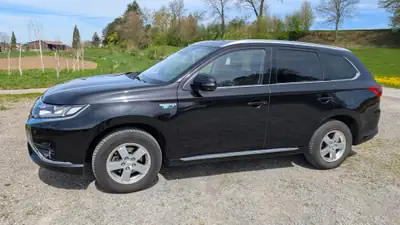 Mitsubishi Outlander 2.0 PHEV Diamond 4WD — SUV hybride rechargeable, 115'000 km, sans accident — vue extérieure