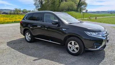 Mitsubishi Outlander 2.0 PHEV Diamond 4WD — SUV hybride rechargeable, 115'000 km, sans accident — arrière