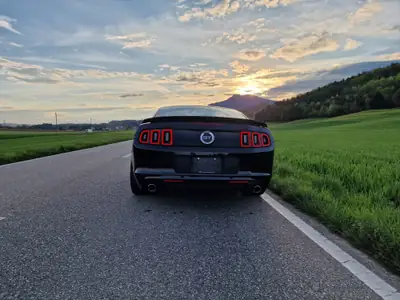 Ford Mustang GT Premium V8 420PS — Coupé muscle américain, rare et performant — Miniatur 8