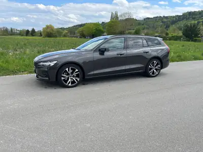 Volvo V60 B4 Diesel Mild Hybrid — Berline élégante, motorisation écologique et très peu kilométrée — côté