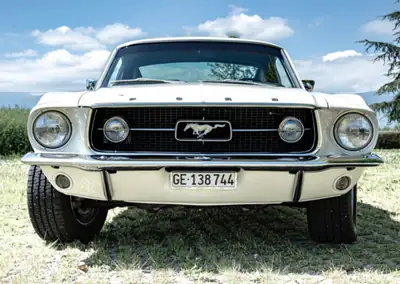 Ford Mustang Fastback 1967 — Légende américaine, moteur 4.7L authentique — fianco