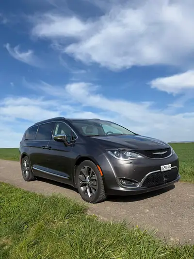 Chrysler Pacifica Limited 2017 — Monospace familial 7 places, moteur 291 ch — Außenansicht