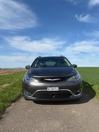 Chrysler Pacifica Limited 2017 — Monospace familial 7 places, moteur 291 ch — Seitenansicht
