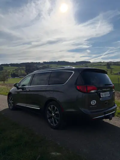 Chrysler Pacifica Limited 2017 — Monospace familial 7 places, moteur 291 ch — Detail