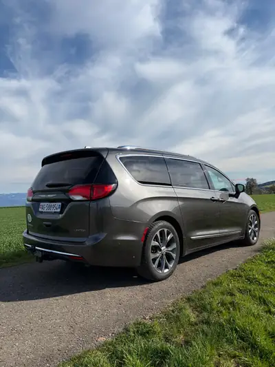 Chrysler Pacifica Limited 2017 — Monospace familial 7 places, moteur 291 ch — Innenraum
