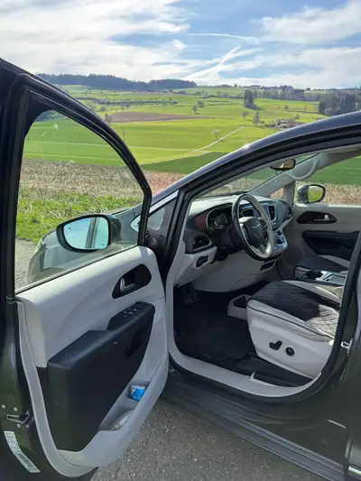 Chrysler Pacifica Limited 2017 — Monospace familial 7 places, moteur 291 ch — Miniatur 9