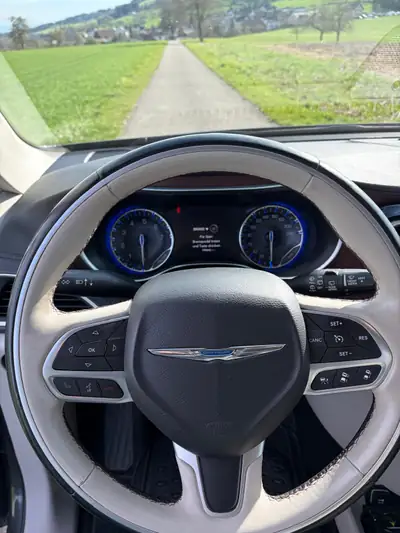 Chrysler Pacifica Limited 2017 — Monospace familial 7 places, moteur 291 ch — Miniatur 10