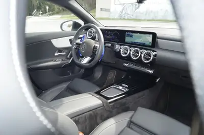 Mercedes-Benz CLA 250 Shooting Brake AMG — Élégance sportive et polyvalence 4Matic — Miniatura 7