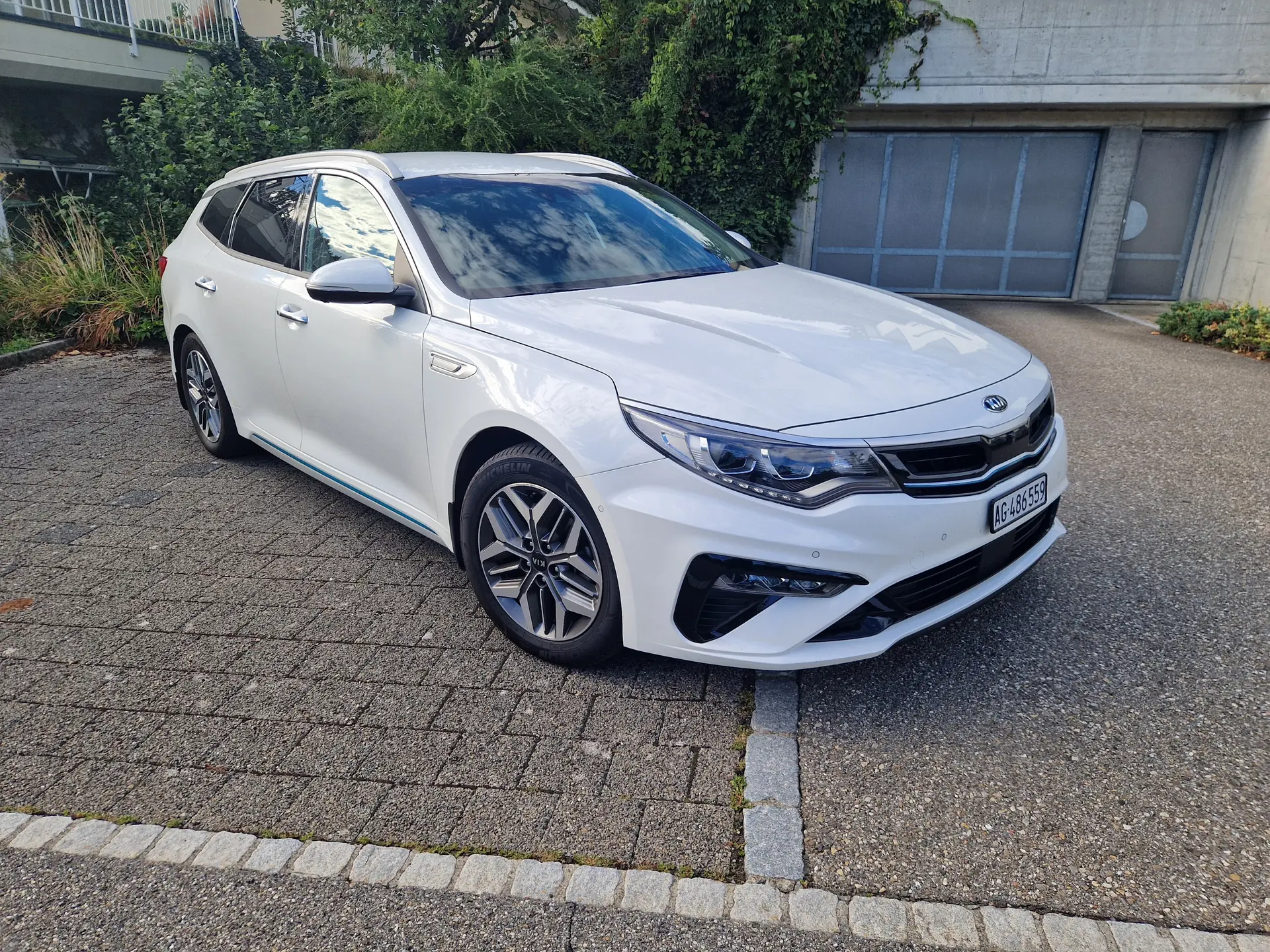 Kia Optima SW 2.0 GDI PHEV — Break hybride rechargeable, garantie usine jusqu'en 2027 — vue extérieure