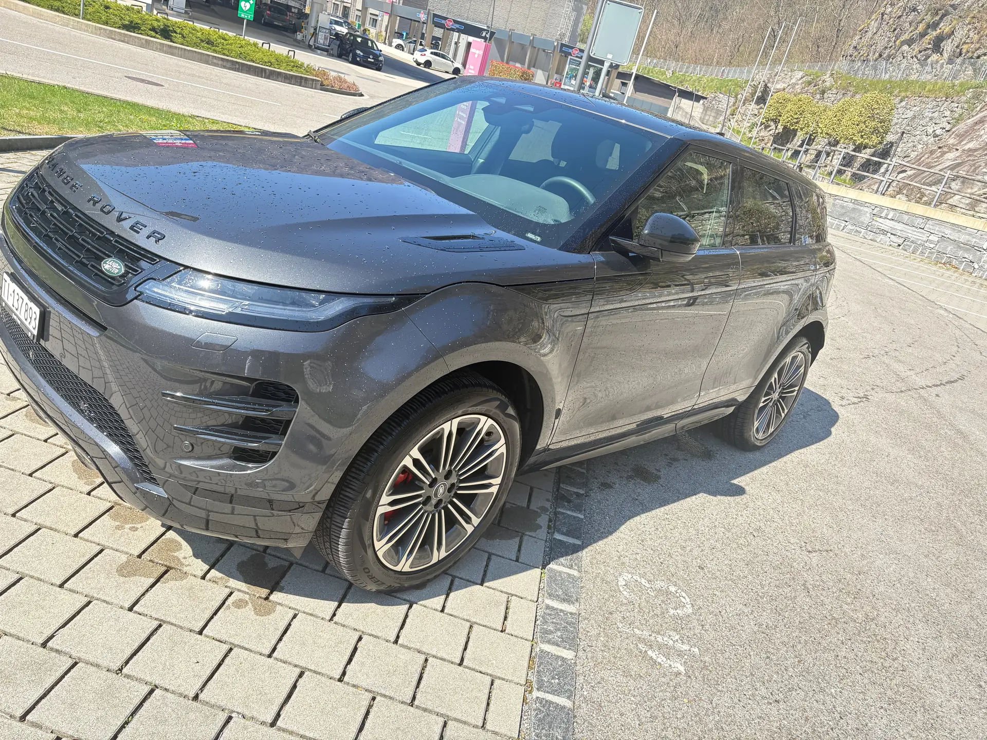 Range Rover Evoque R-Dynamic P 300e — Hybride rechargeable premium, 23000 km seulement