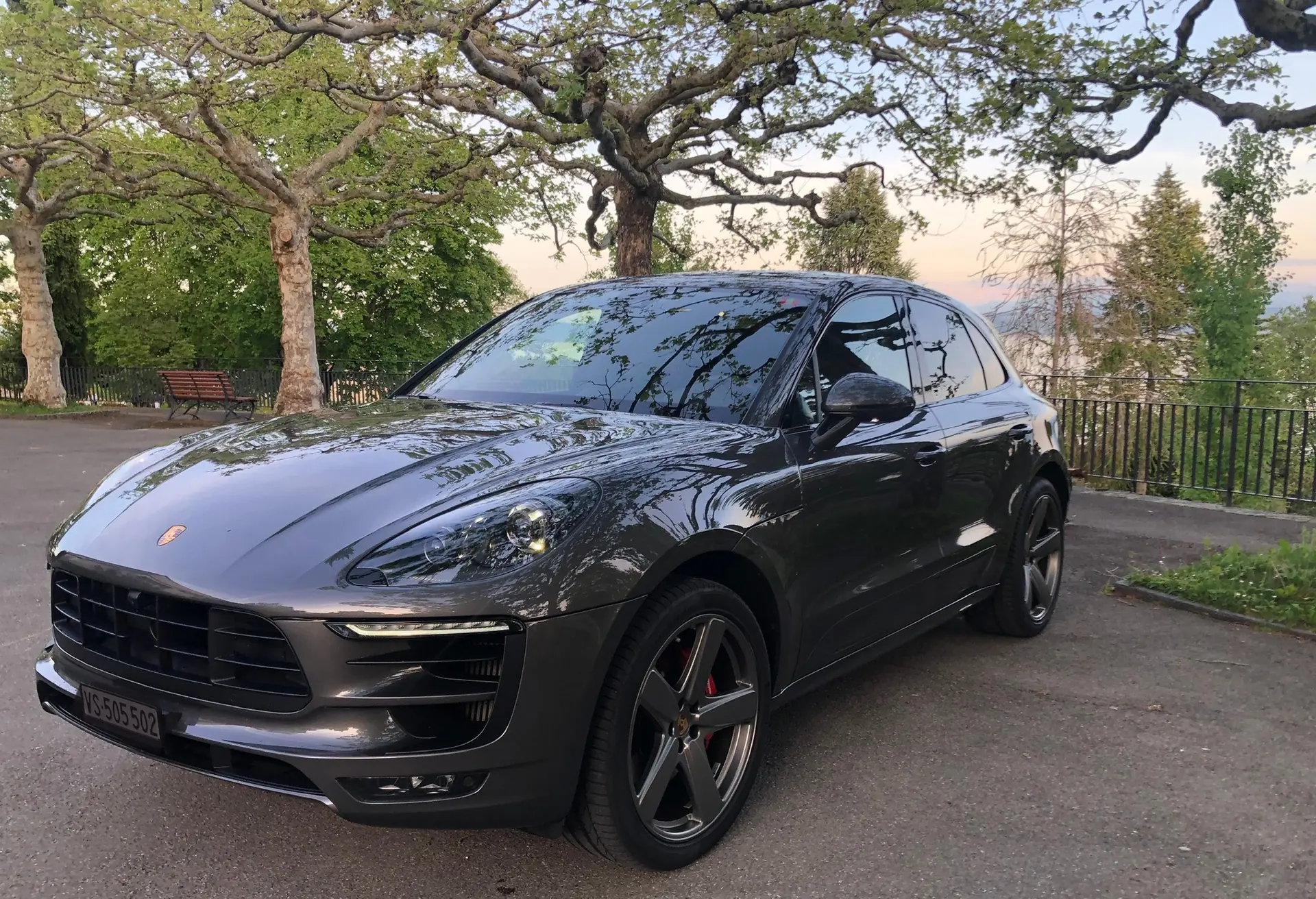 Porsche Macan Turbo PDK — SUV sportif 400 ch, équipement premium, kilométrage modéré — vista esterna