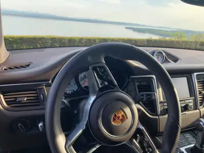 Porsche Macan Turbo PDK — SUV sportif 400 ch, équipement premium, kilométrage modéré — interni