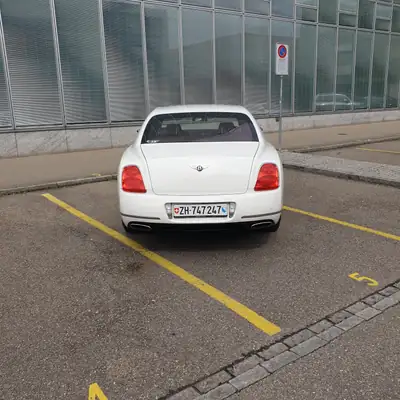 Bentley Continental Flying Spur Speed 2009 — Berline de prestige 610 ch, son NAIM premium — Heckansicht