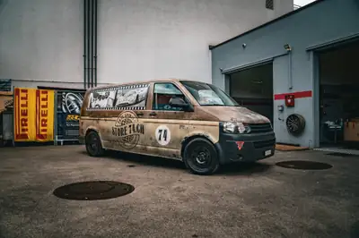 VW T5 2.0 TDI — Utilitaire robuste et fiable, parfait pour les professionnels — Seitenansicht