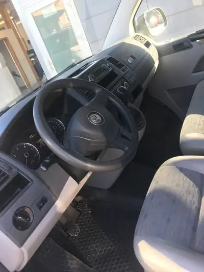 VW T5 2.0 TDI — Utilitaire robuste et fiable, parfait pour les professionnels — Miniatur 8