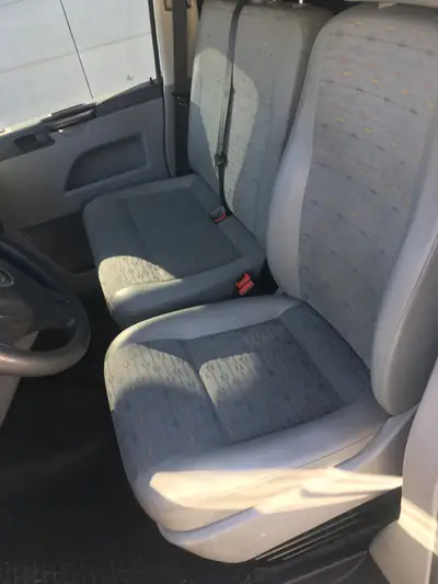 VW T5 2.0 TDI — Utilitaire robuste et fiable, parfait pour les professionnels — Miniatur 9