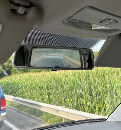 VW T5 2.0 TDI — Utilitaire robuste et fiable, parfait pour les professionnels — Miniatur 10