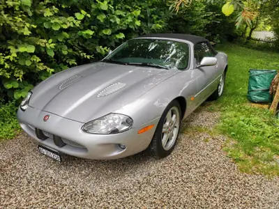 Jaguar XK XKR S/C Convertible 2000 — Roadster anglais d'exception, 363 ch et prestige intemporel — Miniature 12