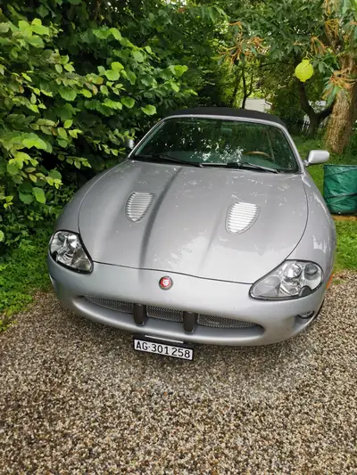 Jaguar XK XKR S/C Convertible 2000 — Roadster anglais d'exception, 363 ch et prestige intemporel — Miniature 13