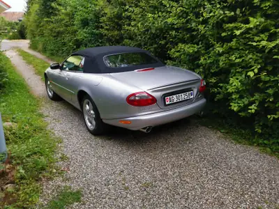 Jaguar XK XKR S/C Convertible 2000 — Roadster anglais d'exception, 363 ch et prestige intemporel — Miniature 14
