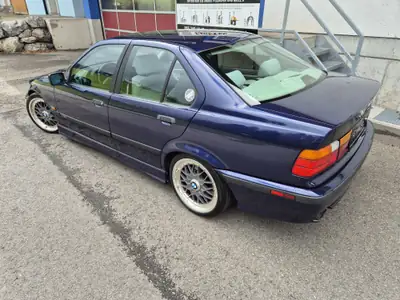 BMW 328i 1995 — Berline sportive de référence, 193 ch et transmission manuelle — Miniatur 7