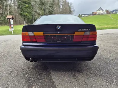 BMW 328i 1995 — Berline sportive de référence, 193 ch et transmission manuelle — Miniatur 12