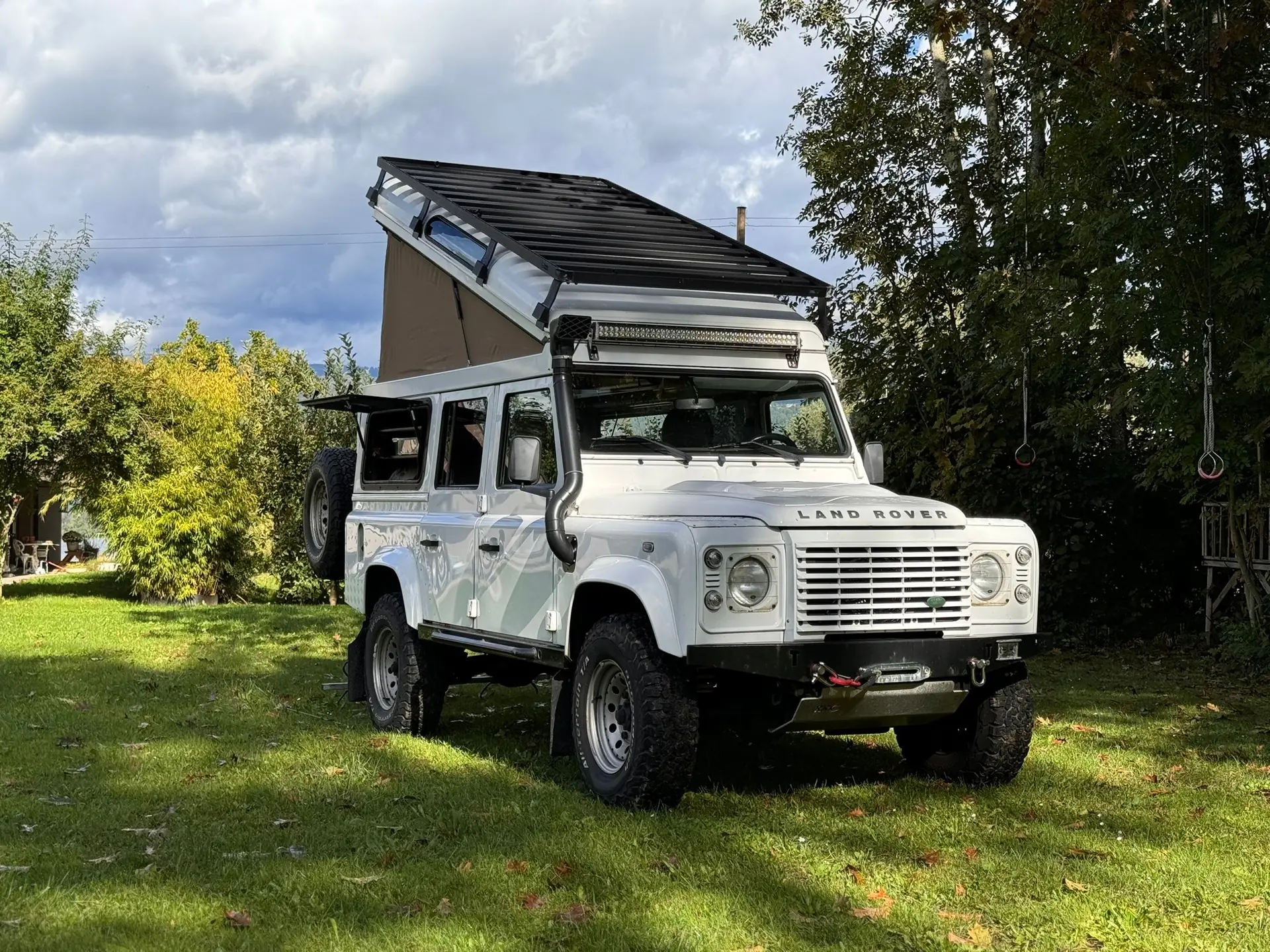 Land Rover Defender 110 2.4 Td4 — Le SUV robuste sans compromis, 130 000 km — vue extérieure