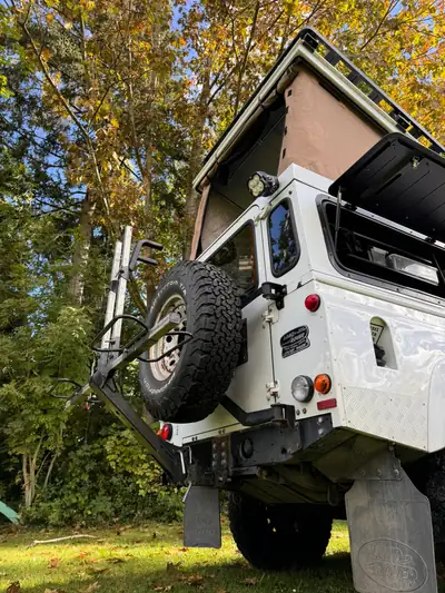 Land Rover Defender 110 2.4 Td4 — Le SUV robuste sans compromis, 130 000 km — détail