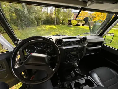 Land Rover Defender 110 2.4 Td4 — Le SUV robuste sans compromis, 130 000 km — Miniature 9