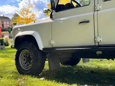 Land Rover Defender 110 2.4 Td4 — Le SUV robuste sans compromis, 130 000 km — Miniature 10