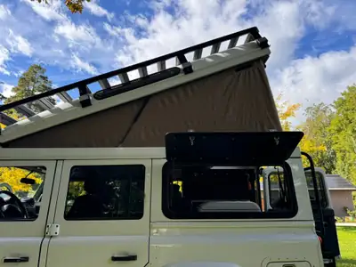 Land Rover Defender 110 2.4 Td4 — Le SUV robuste sans compromis, 130 000 km — Miniature 13