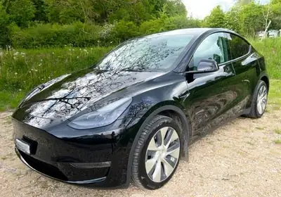 Tesla Model Y Long Range — SUV électrique performant, 79 800 km, freinage régénératif — vue extérieure