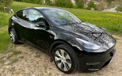 Tesla Model Y Long Range — SUV électrique performant, 79 800 km, freinage régénératif — côté