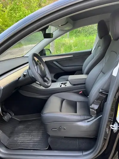 Tesla Model Y Long Range — SUV électrique performant, 79 800 km, freinage régénératif — détail