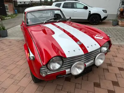 Triumph TR4A — Cabriolet anglais de légende, palmarès rallye exceptionnel — interni