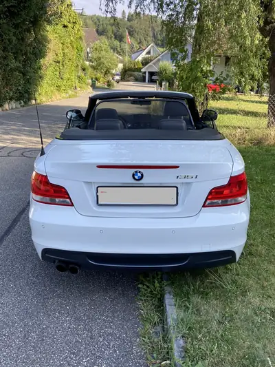 BMW 135i Cabrio DSG — Roadster sportif 306 ch, cabriolet blanc immaculé — Miniatura 9