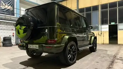 Mercedes-Benz G 63 AMG — Le SUV légendaire aux 585 ch, vert métallisé — dashboard