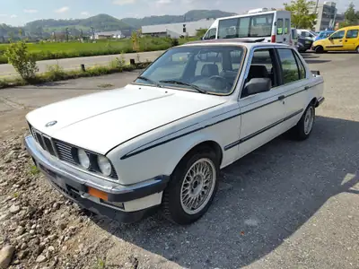 BMW 324d 1986 — Berline diesel classique, entretien impeccable, très faible kilométrage — vista esterna