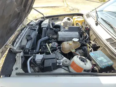 BMW 324d 1986 — Berline diesel classique, entretien impeccable, très faible kilométrage — interni