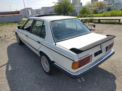 BMW 324d 1986 — Berline diesel classique, entretien impeccable, très faible kilométrage — Miniatura 8