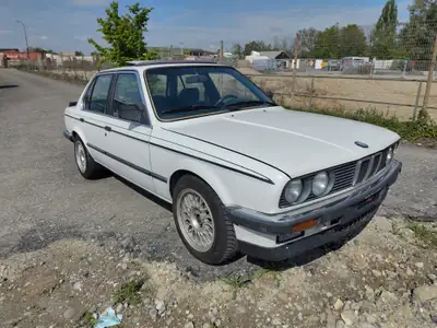 BMW 324d 1986 — Berline diesel classique, entretien impeccable, très faible kilométrage — Miniatura 9